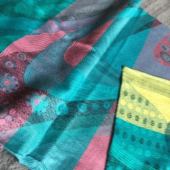 New in plastic pashmina. - Picture 6 of 6